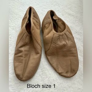 Bloch child 1 tan slip on jazz shoe $20